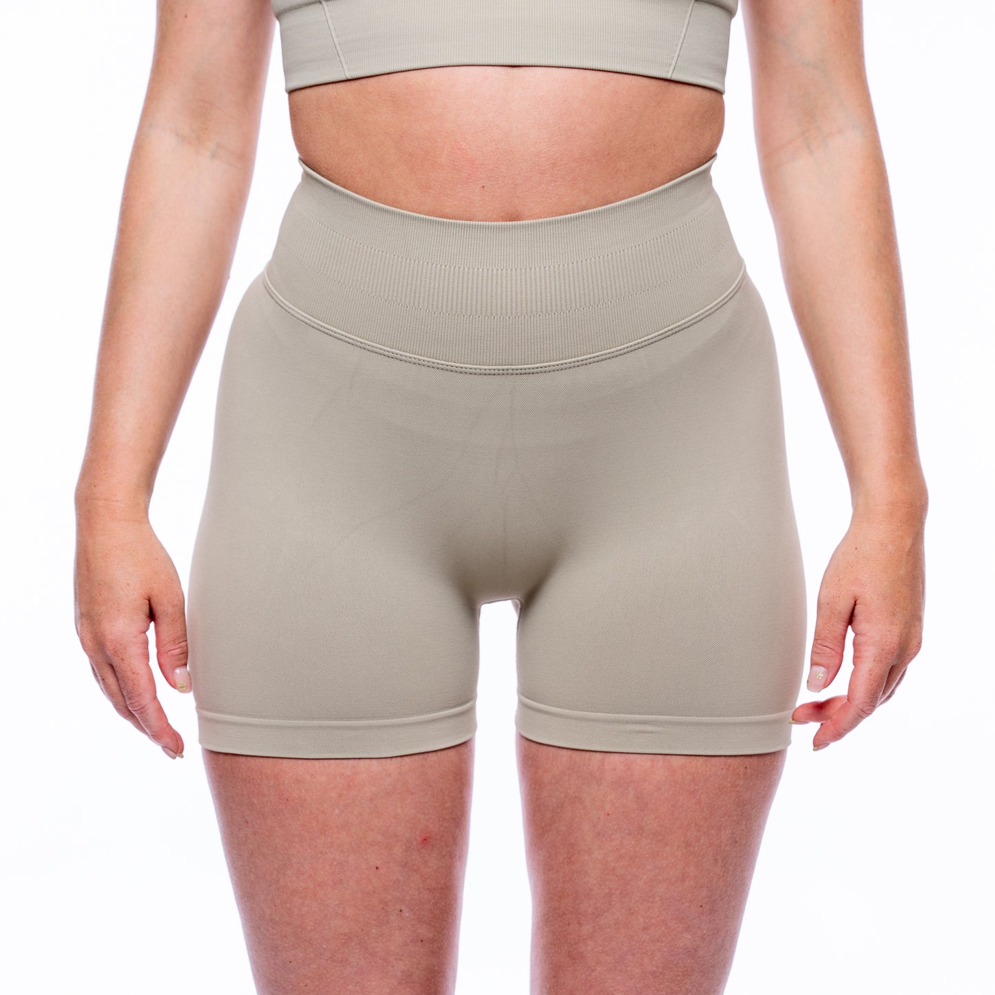 AYLA SEAMLESS SHORTS